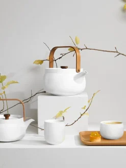 teekanne mit holzgriff, white