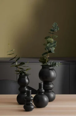 vase, black iron