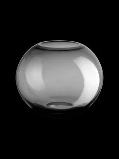 vase, shadow
