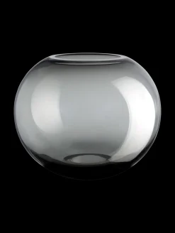 vase, shadow